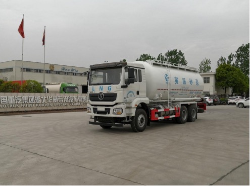 國內首款陜汽德龍M3000系列【國六排放】LNG天然氣粉罐車(chē)