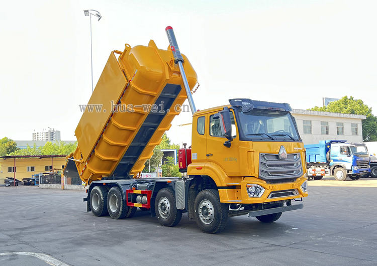 “華威馳樂(lè )”牌8x4輕量化污泥運輸車(chē)銷(xiāo)往河北污泥處置中心