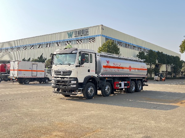 8x4重汽豪沃TX系列26立方原油運輸罐車(chē)/華威馳樂(lè )牌SGZ5321GRYZZ6T5型易燃液體罐式運輸車(chē)