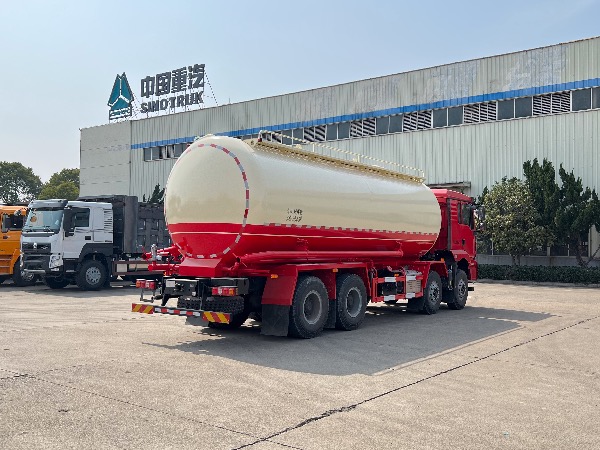 8x4陜汽德龍SGZ5312GFLSX6型油田專(zhuān)用下灰罐車(chē)