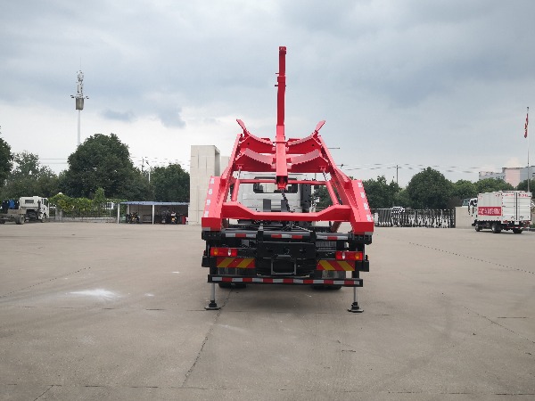 華威馳樂(lè )牌SGZ5180ZBGDF6型干粉砂漿移動(dòng)筒倉-背罐車(chē)介紹：  【選裝液壓伸縮吊臂】