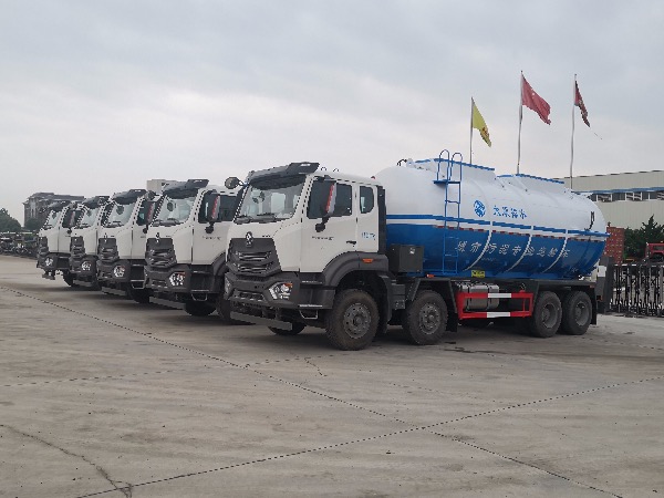 8x4新款重汽豪沃N系列24立方污泥車(chē)|華威馳樂(lè )牌SGZ5310GWNZZ6N型罐式污泥運輸車(chē)