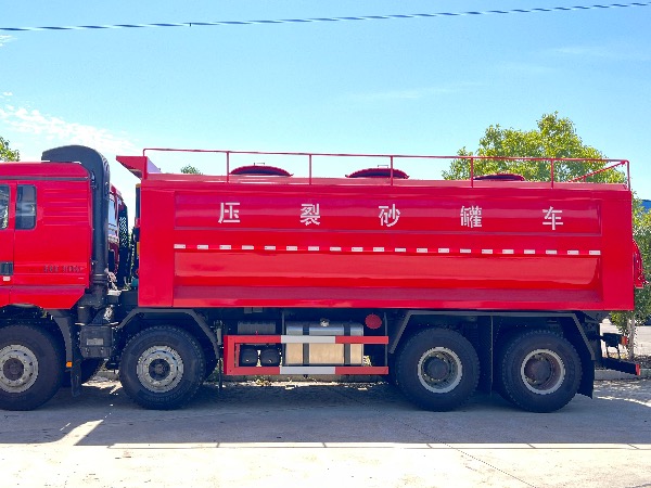 8x4陜汽德龍400馬力油田專(zhuān)用壓裂砂罐車(chē)｜25立方壓裂砂罐車(chē)