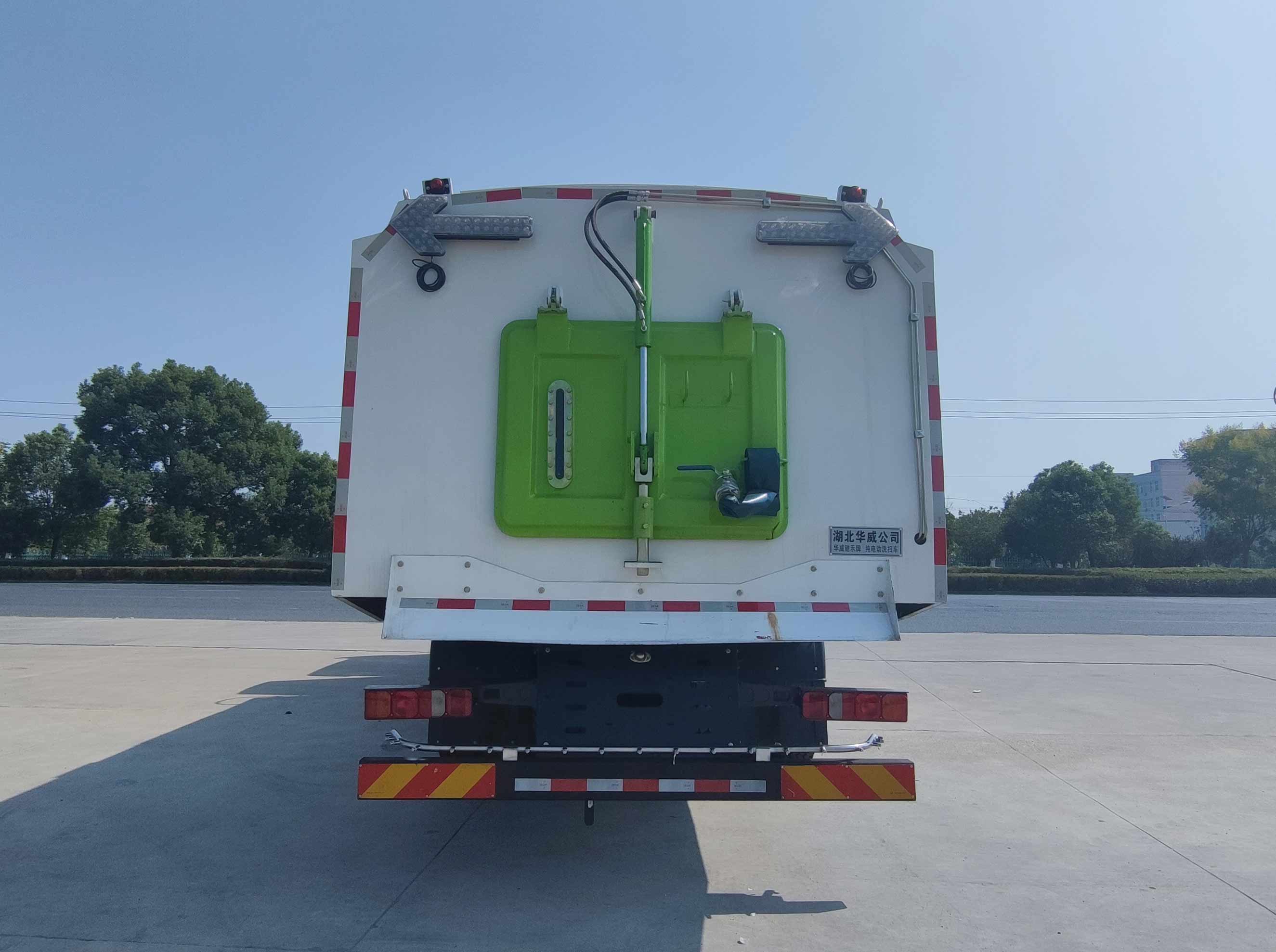 華威馳樂(lè )牌SGZ5180TXSZBEV型純電動(dòng)洗掃車(chē)
