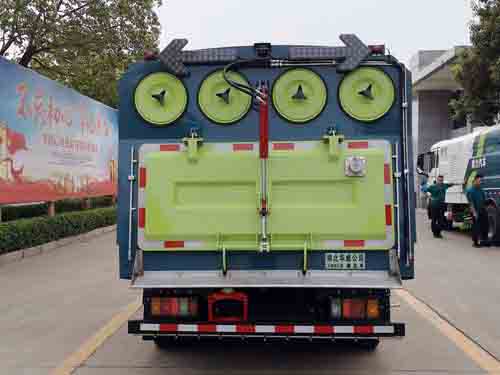 華威馳樂(lè )牌SGZ5089TXCQL6型吸塵車(chē)
