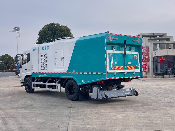 華威馳樂(lè )牌SGZ5189TXCDF6型深度吸塵車(chē)|道路污染清除車(chē)|掃路車(chē)|清掃車(chē)
