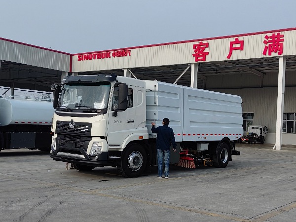 中國重汽新能源洗掃車(chē)|純電動(dòng)洗掃車(chē)|華威馳樂(lè )牌SGZ5180TXSWPBEV純電動(dòng)洗掃車(chē)