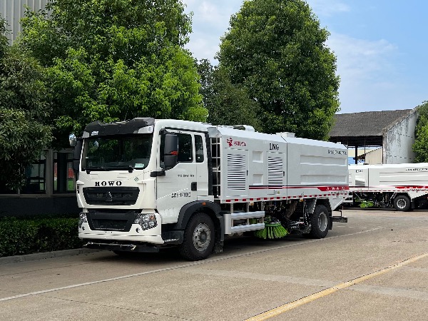 華威馳樂(lè )牌SGZ5189TXSZZ6T5L洗掃車(chē)|中國重汽豪沃HOWO天然氣LNG洗掃車(chē)