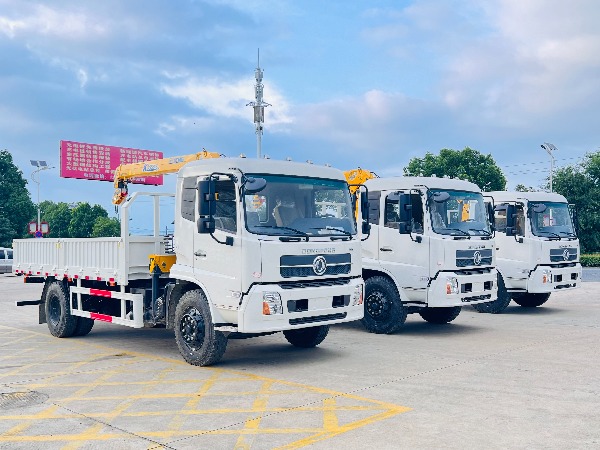 隨車(chē)吊出口車(chē)型推薦|東風(fēng)底盤(pán)選裝徐工3.2噸三節直臂吊機|隨車(chē)起重運輸車(chē)