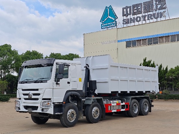 中國重汽湖北華威制造的【外貿出口車(chē)型展示】-車(chē)廂可卸式垃圾車(chē)|鉤臂車(chē)