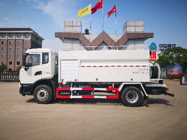 東風(fēng)天錦KR清洗吸污車(chē)｜華威馳樂(lè )牌SGZ5180GQWDF6清洗吸污車(chē)｜東風(fēng)天錦5180高壓清洗車(chē)｜管道疏通車(chē)